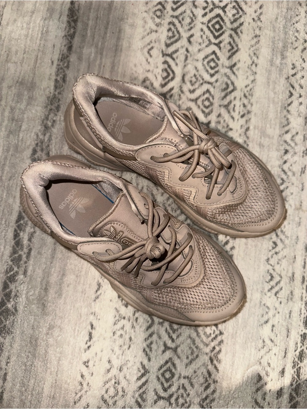 Adidas OZWEEGO